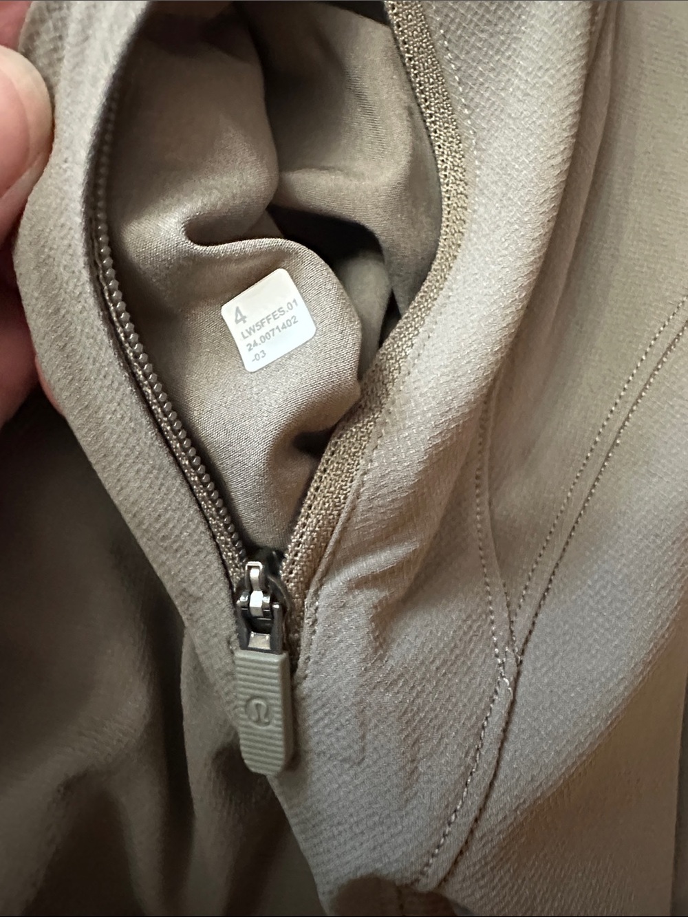 Lululemon size 4 License to Train Jogger new without tags - Picture 3 of 8